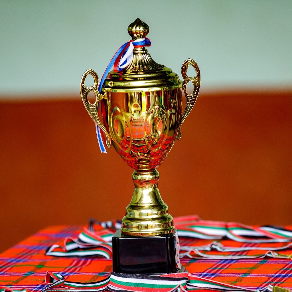 Smart Ways to Use Corporate Trophies to Strengthen Company Culture